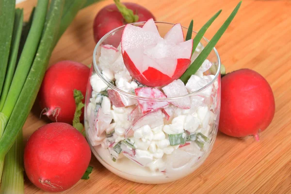 süzme peynir chives ve turp taze topuz lezzetli kahvaltı ile