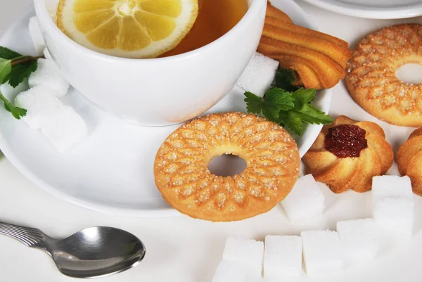 Cookie para café da manhã com chá de limão — Fotografia de Stock