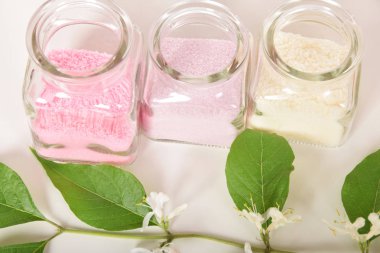 Farklı kokuları ile banyo için doğal kozmetik