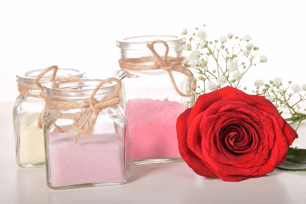 Gül desenli banyo için doğal tuz