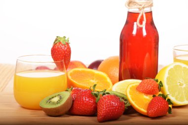 Ev yapımı vişne suyu