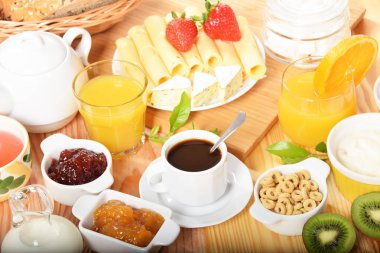 Sarı ve beyaz peynir pul ile Kahvaltı