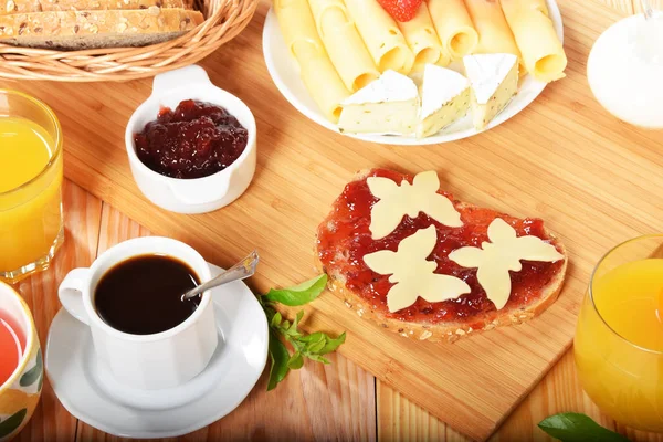 Sandwich con mariposas de queso amarillo —  Fotos de Stock