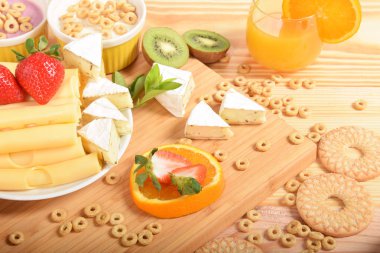 Kahvaltıda tatlı şekerli kurabiye