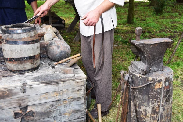 Blacksmith when working with a hammer in the open air — Stock Photo, Image