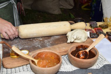 Hamur yapmak için ahşap rulman