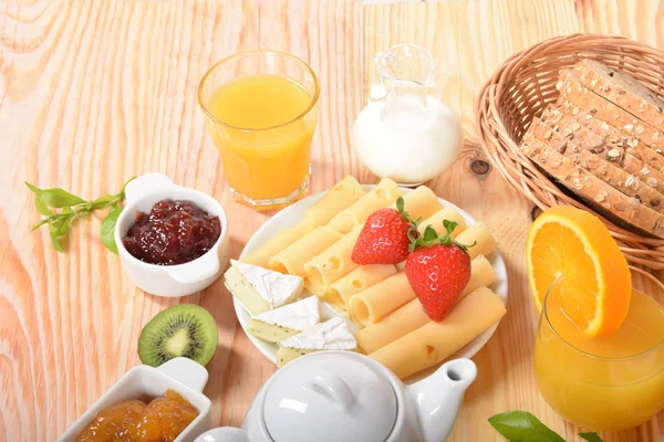 Sarı ve beyaz peynir pul ile Kahvaltı