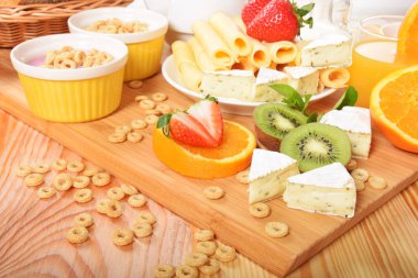 Beyaz ve sarı yeşil biber ile peynir