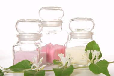 Cam Kavanoz ayaklarına tuz ile