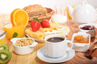 Sarı ve beyaz peynir ile Kahvaltı 