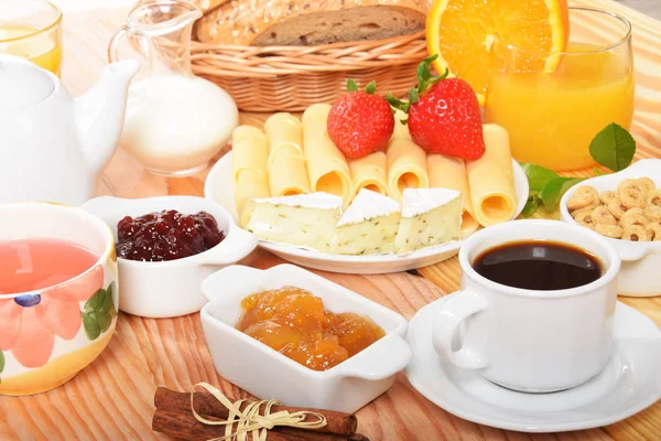 Sarı ve beyaz peynir pul ile Kahvaltı