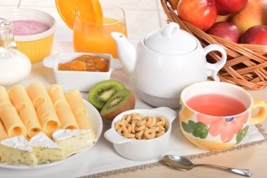 Beyaz ve sarı yeşil biber ile peynir