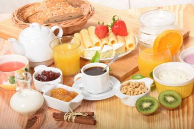 Sarı ve beyaz peynir pul ile Kahvaltı