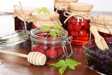 Erken kış kahvaltıda taze frambuaz