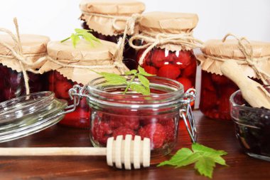 Erken kış kahvaltıda taze frambuaz