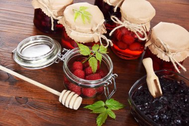 Erken kış kahvaltıda taze frambuaz