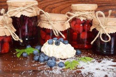 Yaban mersini ile tatlı beze