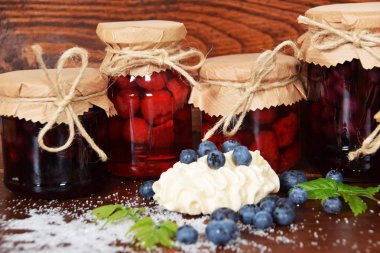 Yaban mersini ile tatlı beze