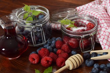 yaban mersini ve ahududu kavanoz kış çayı için