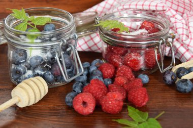 yaban mersini ve ahududu kavanoz kış çayı için