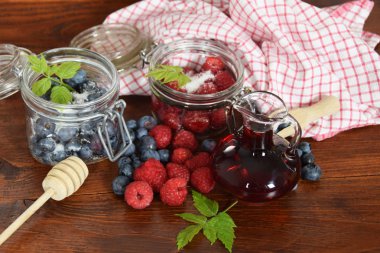 yaban mersini ve ahududu kavanoz kış çayı için