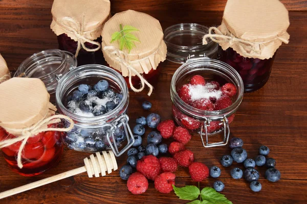 yaban mersini ve ahududu kavanoz kış çayı için