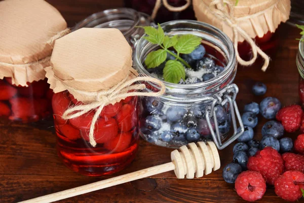 yaban mersini ve ahududu kavanoz kış çayı için