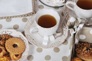 Büyükanne'nin çay retro bir fincan lezzetli taze çörek