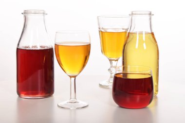 Susuzluğunu gidermek için taze meyve suyu