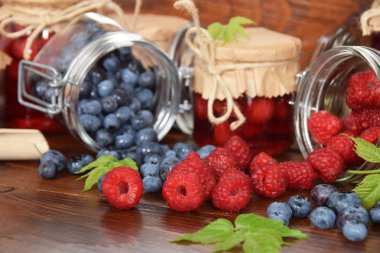 yaban mersini ve ahududu kavanoz kış çayı için