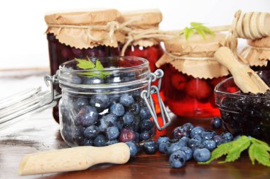 yaban mersini ve ahududu kavanoz kış çayı için