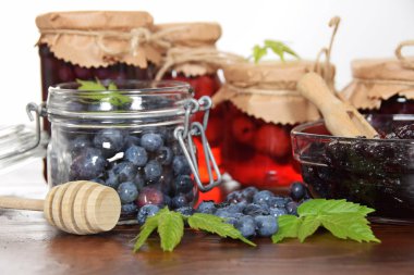 Berry marmelat tatlı sandviç üzerinde