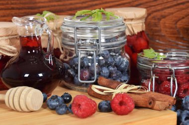 yaban mersini ve ahududu kavanoz kış çayı için