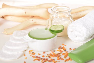 Yüz maskesi taze salatalık