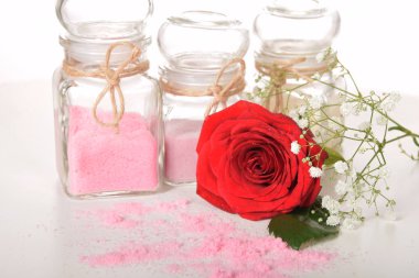 Gül tuz banyosu için
