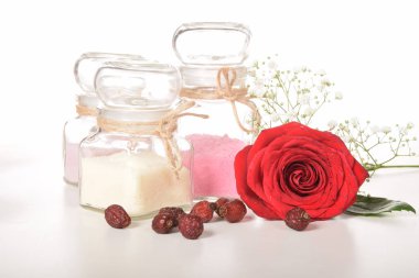 Gül tuz banyosu için