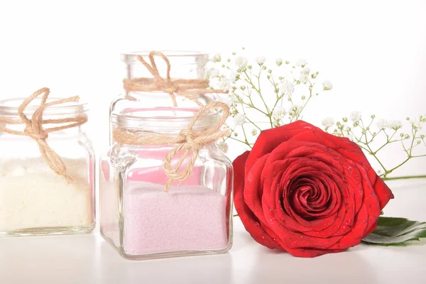 Gül tuz banyosu için