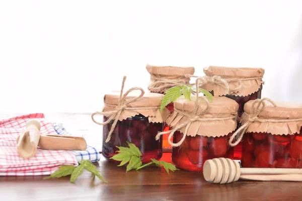 Tatlı yaban mersini ve ahududu kavanoz kış için