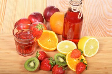 Ev yapımı vişne suyu