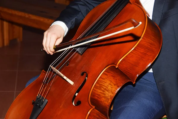 Keman Viyola ve çello için Senfoni Orkestrası