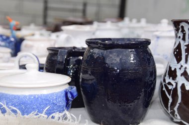 Kil mavi sürahi su veya çiçekler için