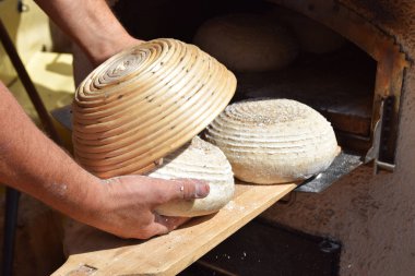 Eller ekmek fırında pişirmeye hazırlama