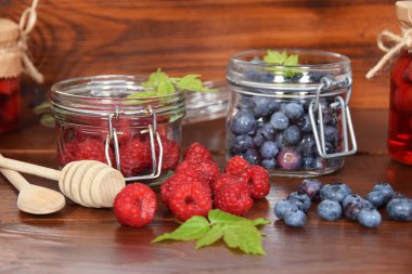 yaban mersini ve ahududu kavanoz kış çayı için