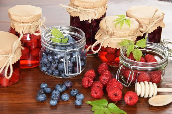 yaban mersini ve ahududu kavanoz kış çayı için