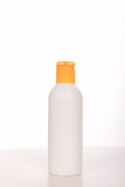 Kozmetik şişeleri, plastik kaplar ve tüpler