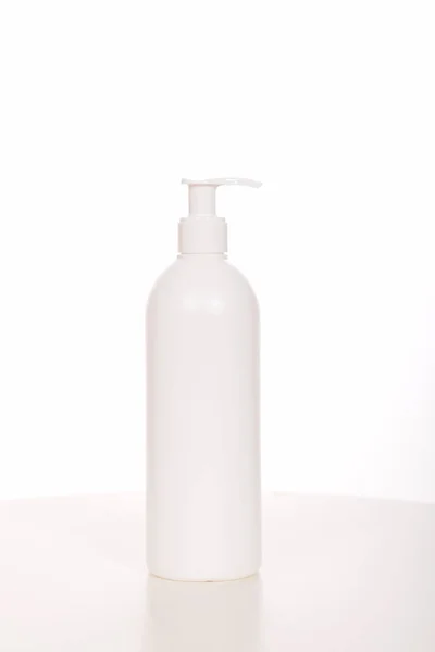 Kosmetyki w butelki plastikowe pojemniki i rury — Zdjęcie stockowe