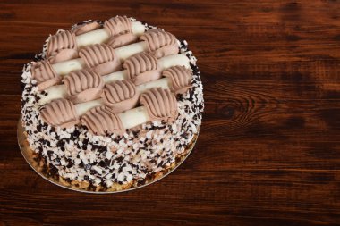 Çikolata kahve pasta krema ile