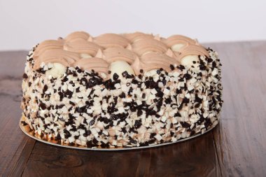 Çikolata kahve pasta krema ile