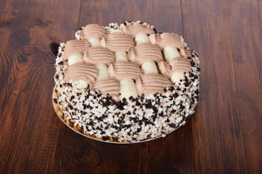 Çikolata kahve pasta krema ile