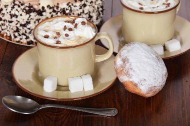 Kahve krema ve çikolata ve kahve kek ve don